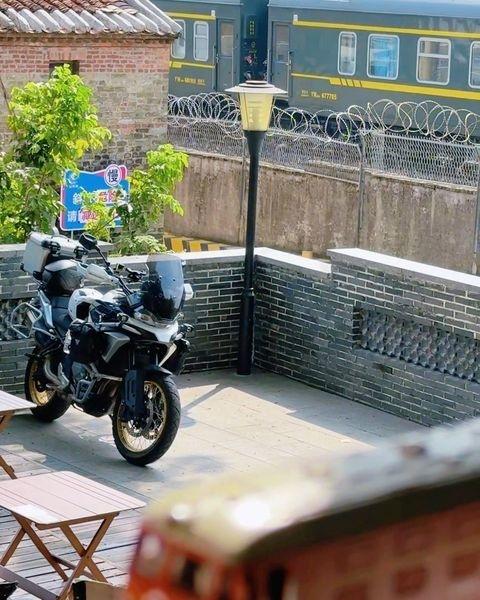 周末快乐～你快乐吗？
📍苏州 红莞咖啡
板凳咖啡 可以狂飙但不能乱飙 周末去哪