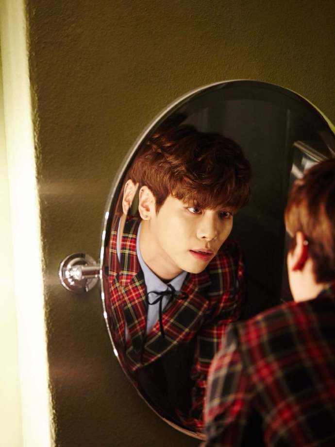 shinee官博更新金钟铉相关 SHINee官推更新钟铉相关，“一直爱你 ”八年