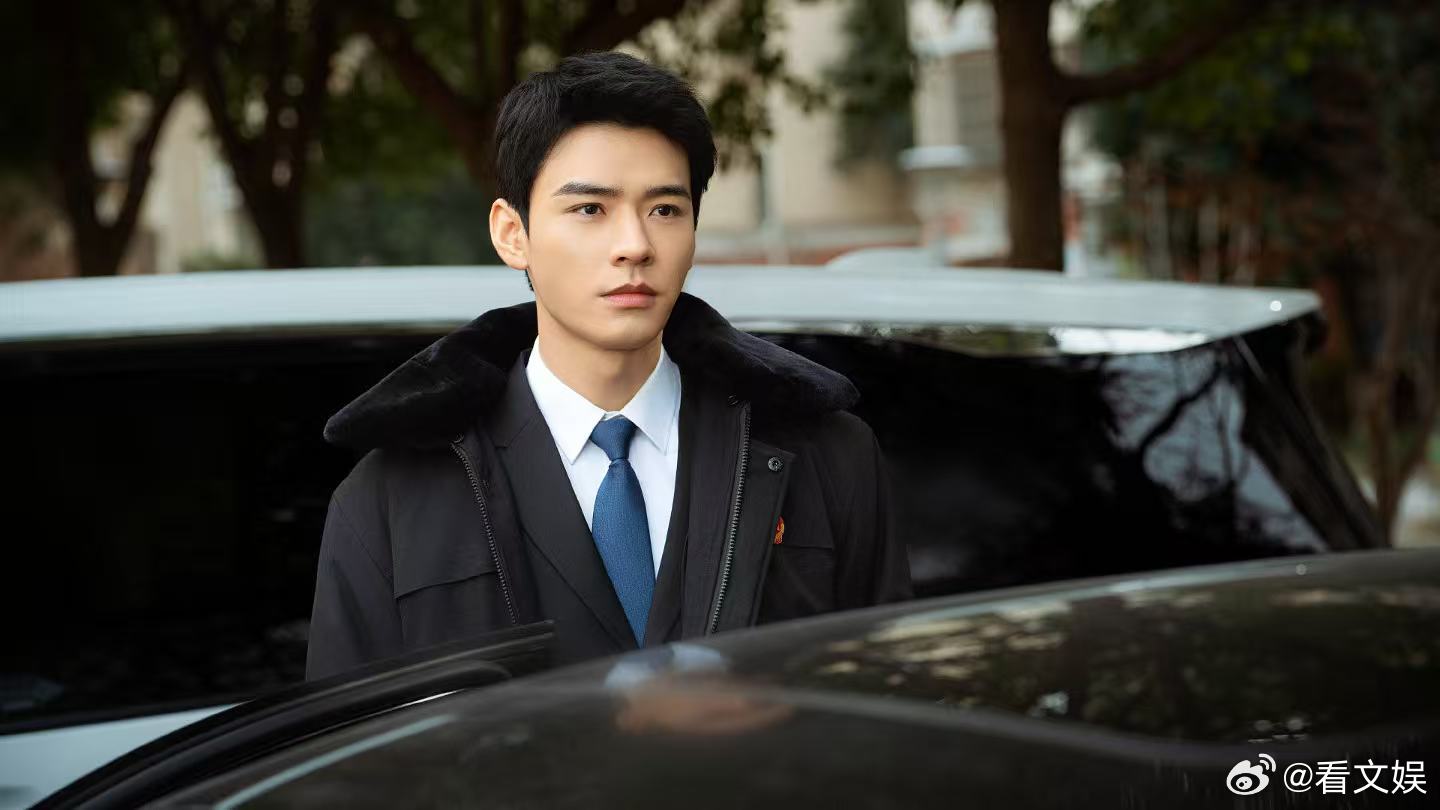 龚俊制服帅哥龚俊我的体制内老公 龚俊我的体制内老公，帅的过分了啊！ 