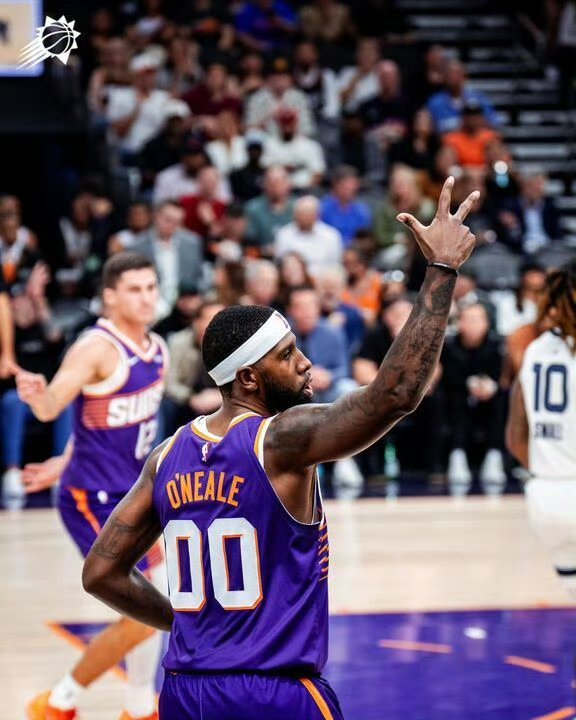 我发现这个赛季是真的有毒，每场比赛都至少要送对手2次快攻2+1的机会。要犯规就彻