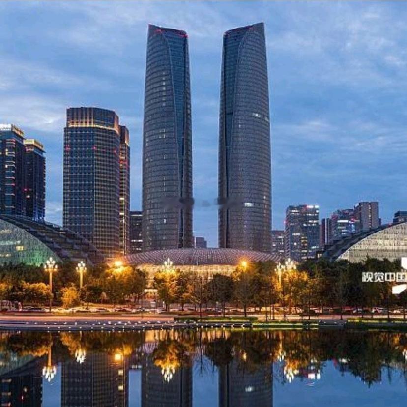 现在的方式就是“重个股、轻大盘”，一味盯着盘面反而会束手束脚。抓住重点，方可勇敢