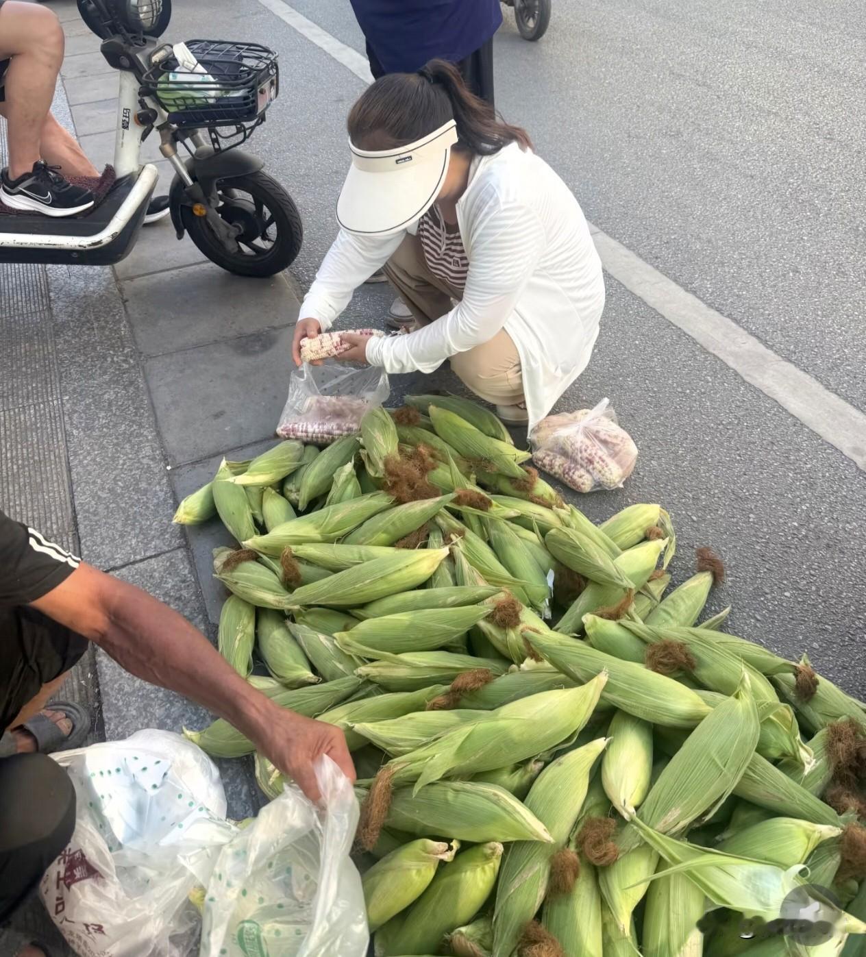 卖出去的东西还管人家怎么处理？今天遇到一个奇葩的老头子。

我和妻子吃完早饭去买