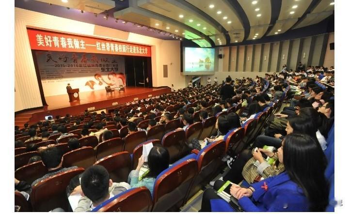 安全套怎么戴？怎样做不破裂？985大学第一课，家长群炸裂了（详见附图）！
9月3