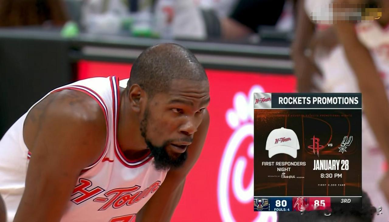 NBA巨星杜兰特绝对后悔加盟火箭了！在今天火箭主场迎战鹈鹕的比赛中，当时比赛进行