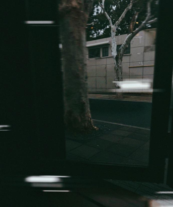 心情糟透了，就像窗外这没完没了的阴雨天️，整个人都湿漉漉、闷乎乎的。躲进鲁马滋喝