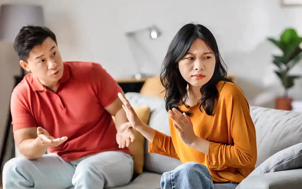 女性不爱听的实话

我有个学员，最近就因为铺面租赁的事跟老公冷战了半个月。她老公