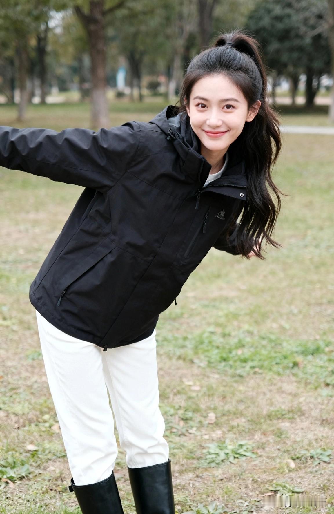 真正的顶级气质，从来都不是堆出来的，而是灵魂的外化。
 
契诃夫早就点明了：人得