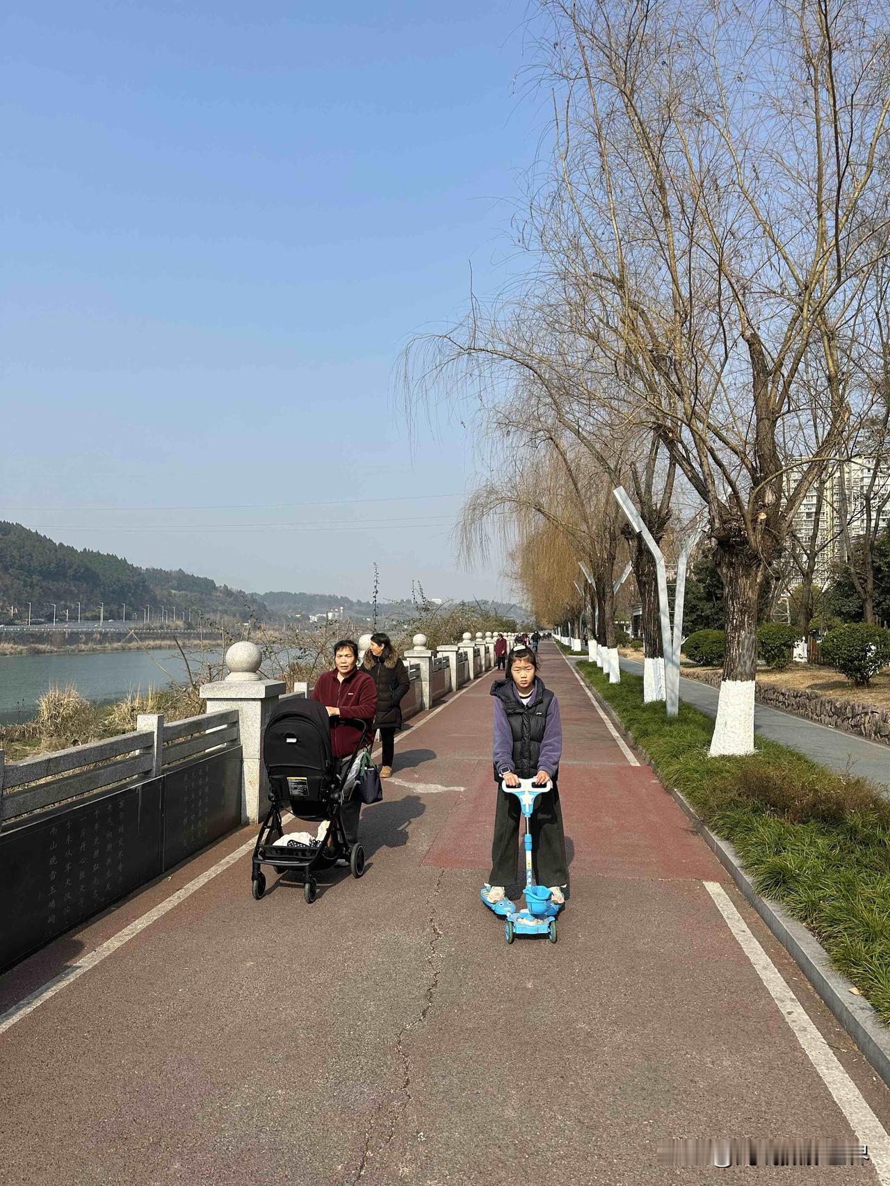 在成都天府机场中转航班的小伙伴们，注意啦！在机场坐个公交车很快就到简阳城区啦！沱