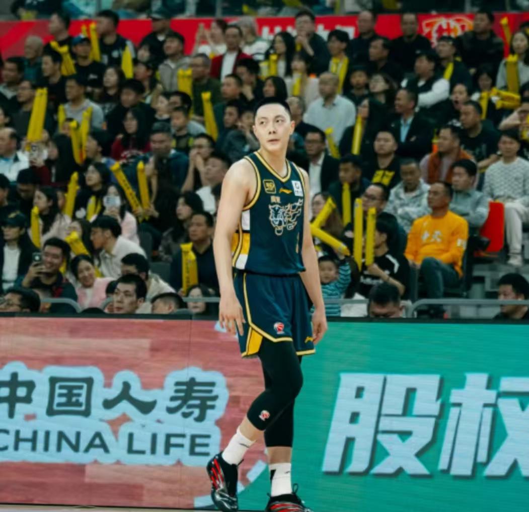 胡明轩谈及休赛期调整，身体第一位，问题来了：国家队征召去或不去？
广东队提前出局