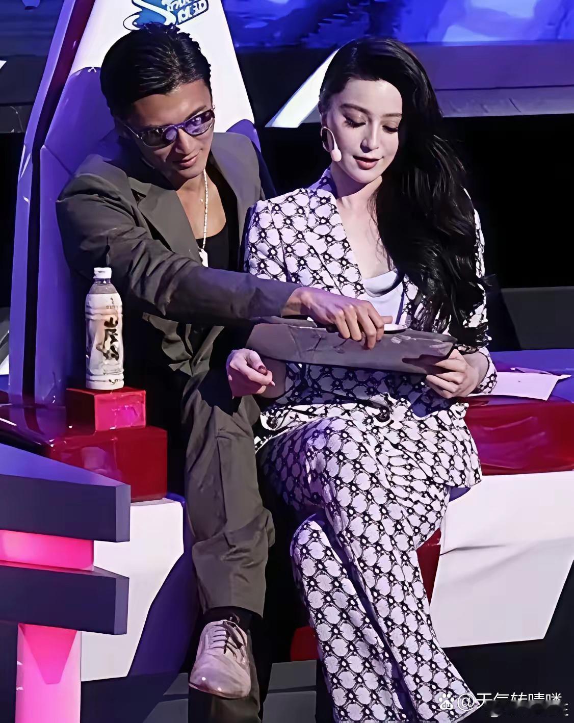 啥节目，他俩敢这么坐一起啊？ 