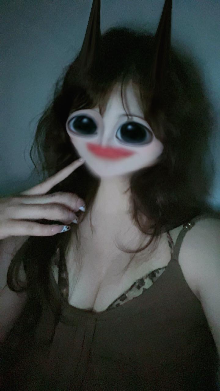 现在不忙，免费帮看事业线马甲线人鱼线