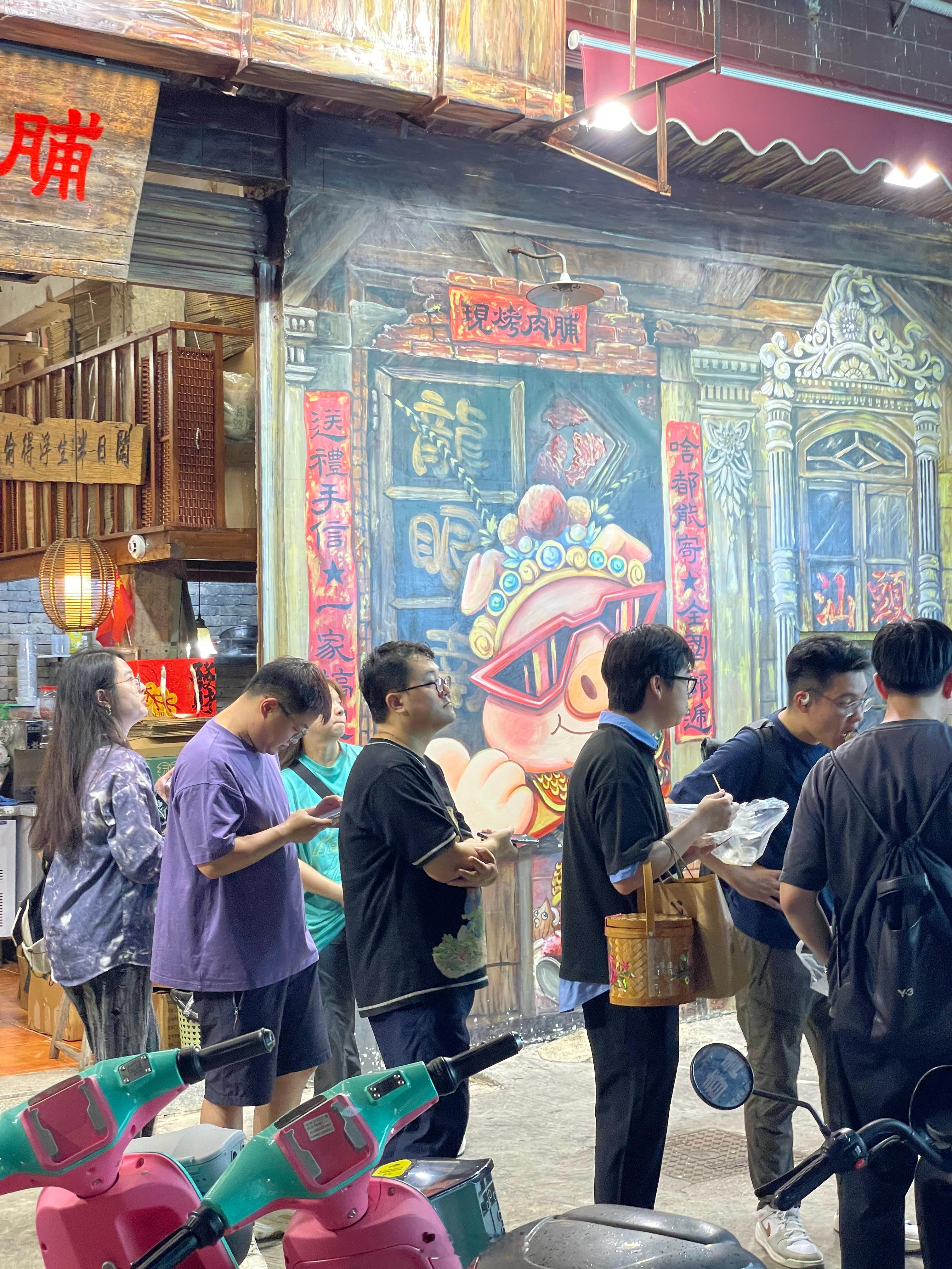 年纪大了，现在去到哪里都不太喜欢拍照了，偶尔出个门就是为了放松一下身心，转移一下