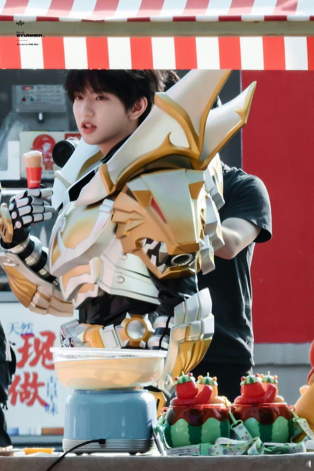 穆祉丞被吓一跳好可爱孩子喜欢吃就让他好好吃吧，别吓唬了！穆祉丞小嘴叭叭就是往里炫