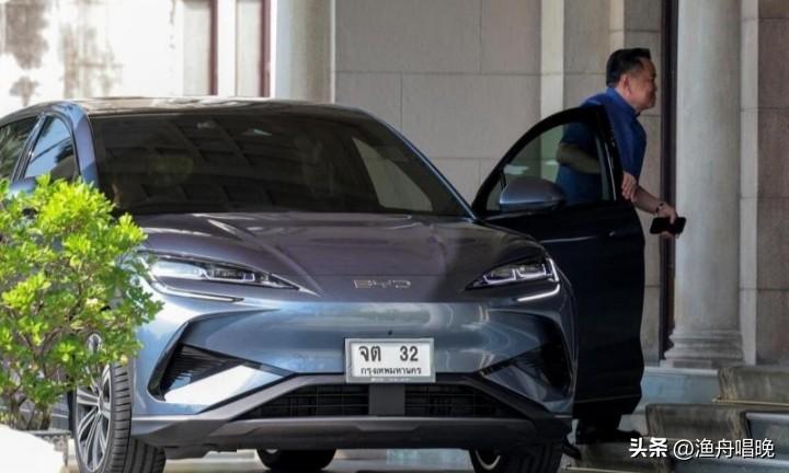 泰王批准新内阁！阿努廷连任泰国首相
 
3月31日，泰王哇集拉隆功正式批准阿努廷