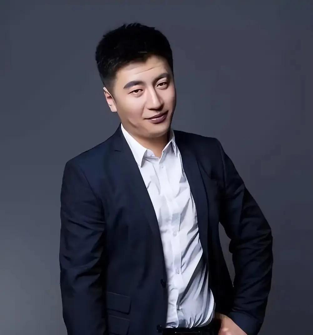 太可惜了，
41岁的张雪峰至少错过3次挽回生命的机会。最近的一次机会就是他去世两