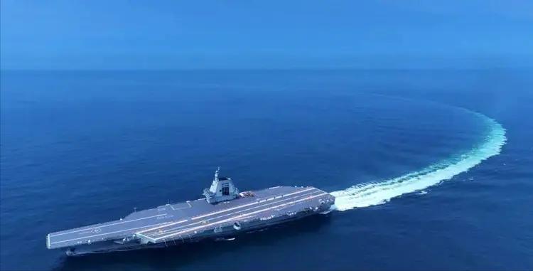 谁也没想到，公海正常演训竟演变成惊心动魄的海上极限对峙！
 
近日，中国海军辽宁