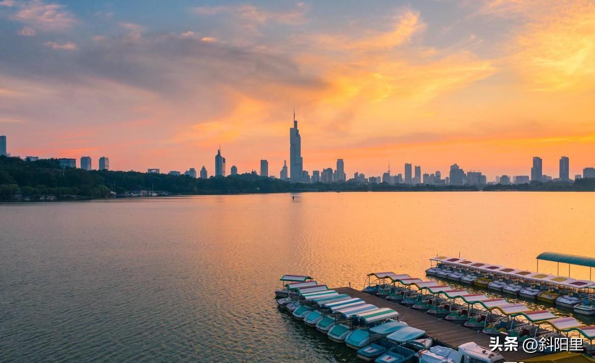 南京和杭州的差别，可以从西湖和玄武湖上体现出来！要说景观玄武湖也不差西湖一星半点