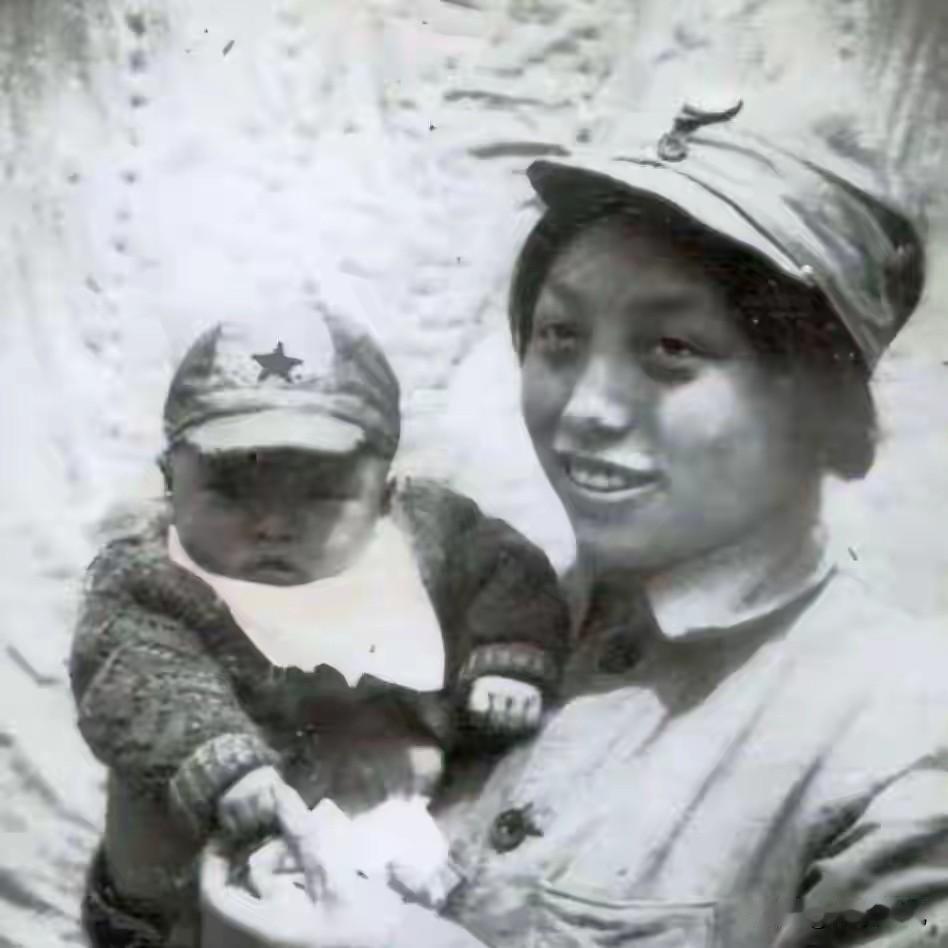 1941年，她怀抱女儿上刑场，女儿被扔草丛，20年后女儿成国家栋梁！
 
这名女