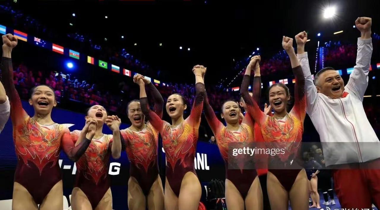 祝贺中国体操女团👏👏❤️❤️。时隔20年，终于又等来了团体金！时隔八年，女团