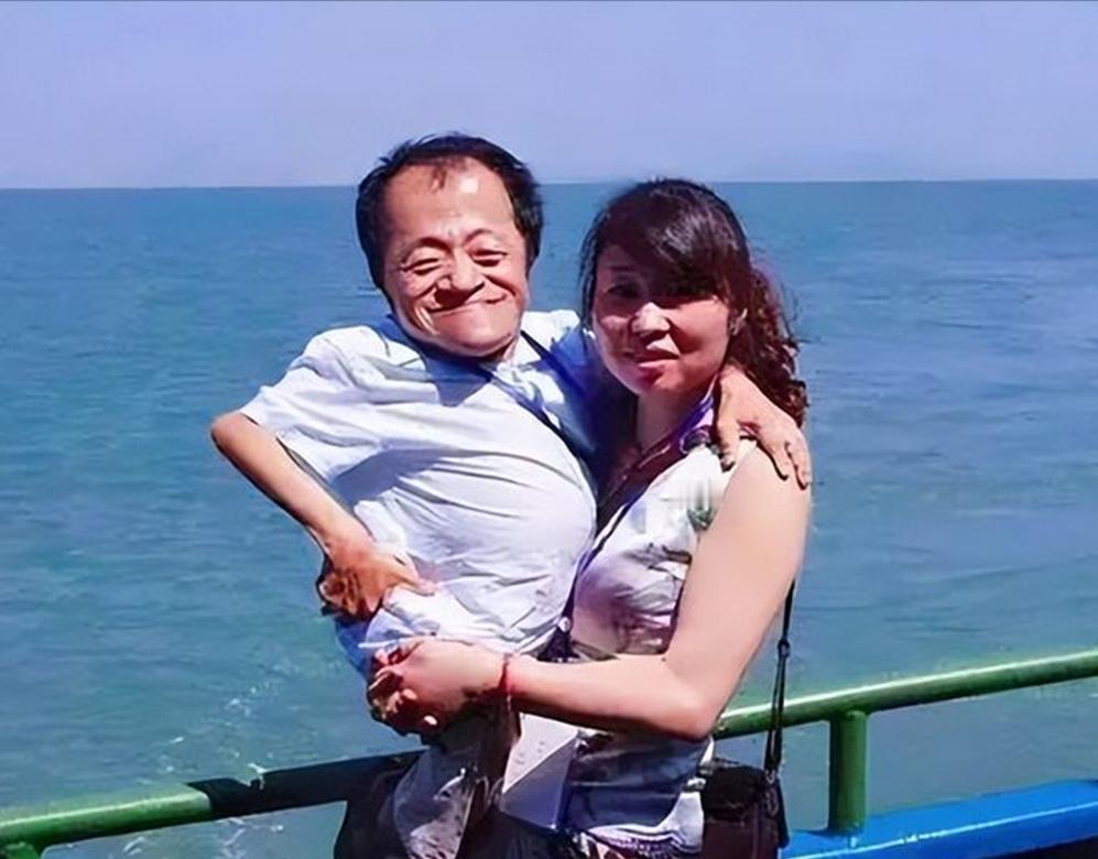 2001年，四川美女工程师，不顾家人反对，放弃铁饭碗工作，硬要嫁给身高只有70厘