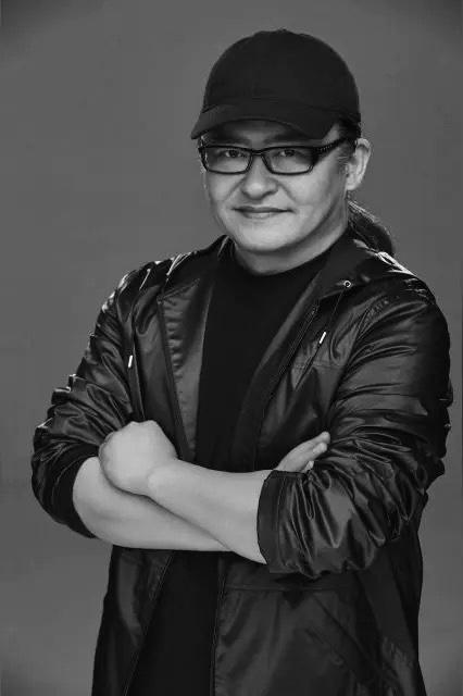 敬一丹也好，刘欢也罢，人们对他们的深切缅怀，一方面是对他们个人魅力以及在各自专业