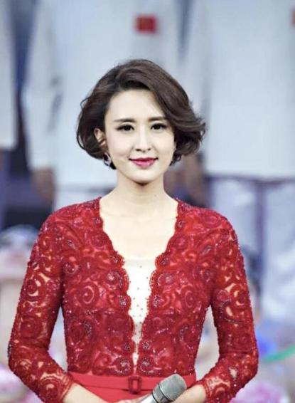 2013年，34岁的张蕾经毕福剑搭线，认识了54岁的富高王吉财，一见面，她就打起