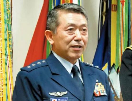 没想到，被中国制裁的日本政客岩崎茂，居然被爆出在中国有着巨额的资产，他的儿子在中