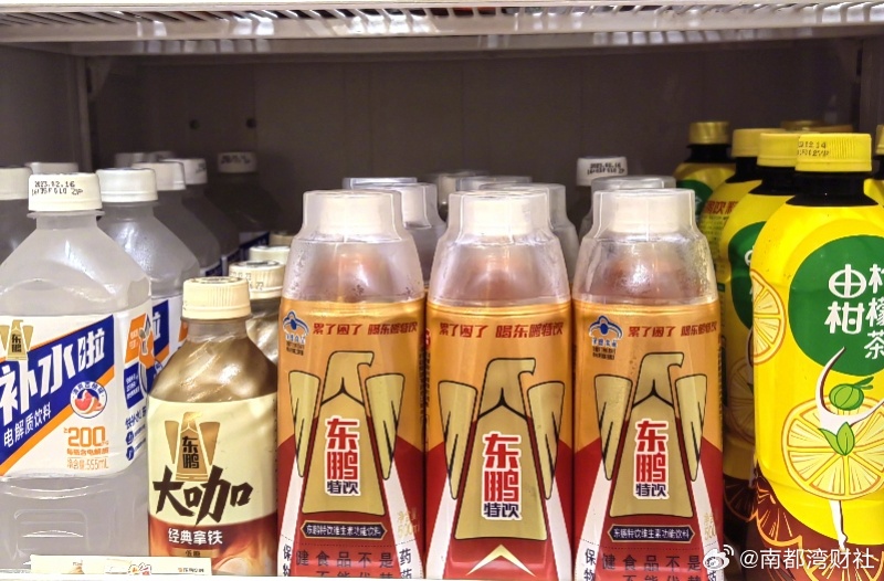 【东鹏饮料澄清“老板拒喝自家产品”谣言并报警，#张雪发视频披露实情#】近日，社交