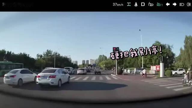 危险驾驶！报应来的如此之快！解气！#交通安全##安全出行#