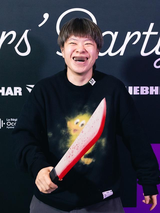 同同戴上魔法小眼镜太可爱了！

北京时间10月28日，WTT蒙彼利埃冠军赛今晚开