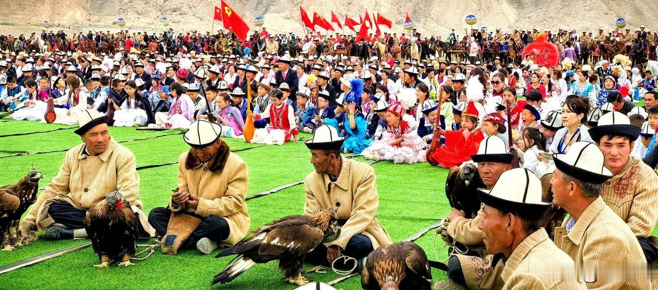 🇨🇳🇨🇳🇨🇳🇨🇳🇨🇳舞动神鹰，喜迎国庆。帕米尔高原的柯尔克孜