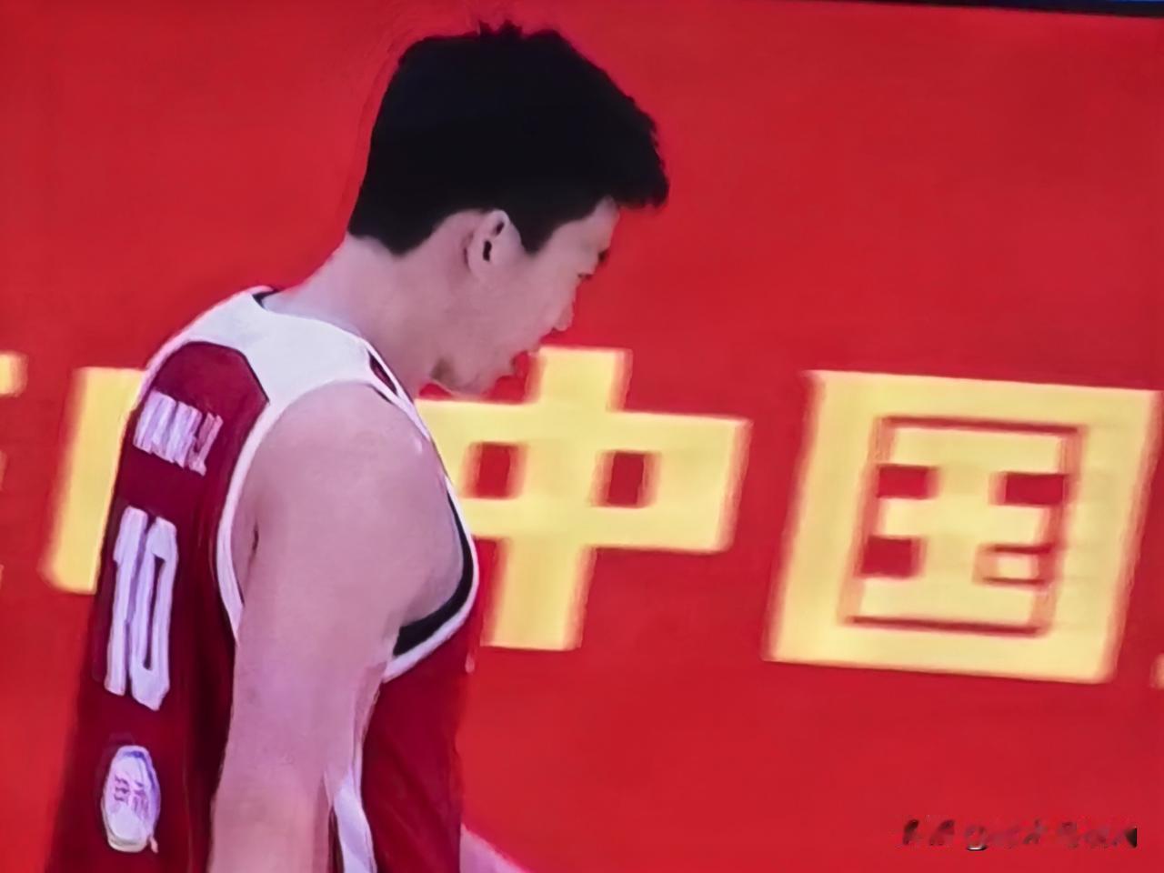 王俊杰会不会走足球归化球员的老路？
中国对乌拉圭男篮热身赛第二场，中国队72：9