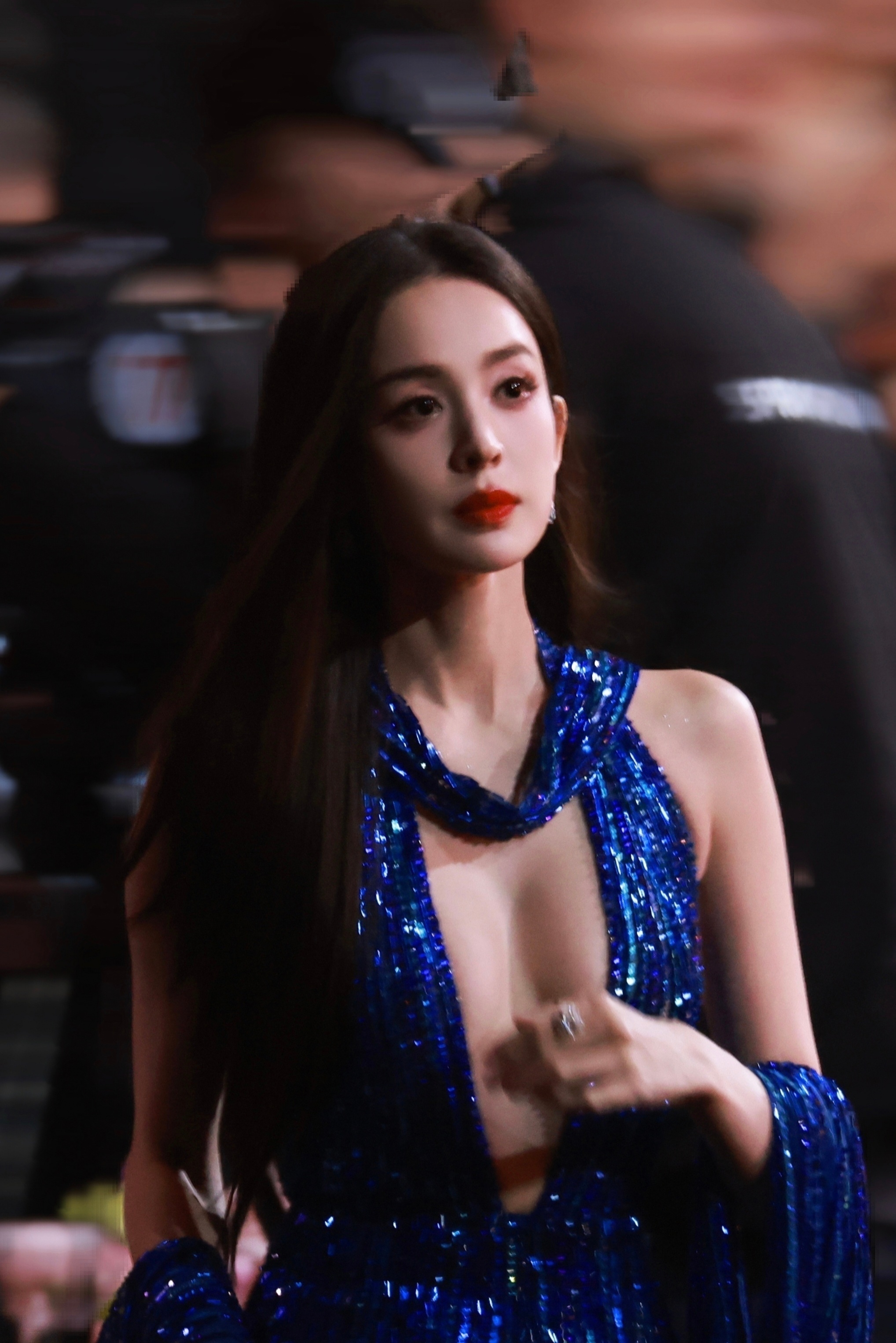 娜扎深V大开中门这套太顶了