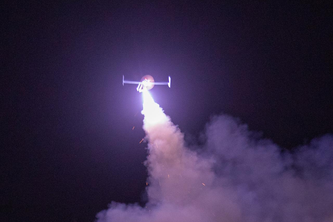 “山寨见证者”，最后一夜象征性出击。
美军中央司令部证实，4月7日晚，美军在“食