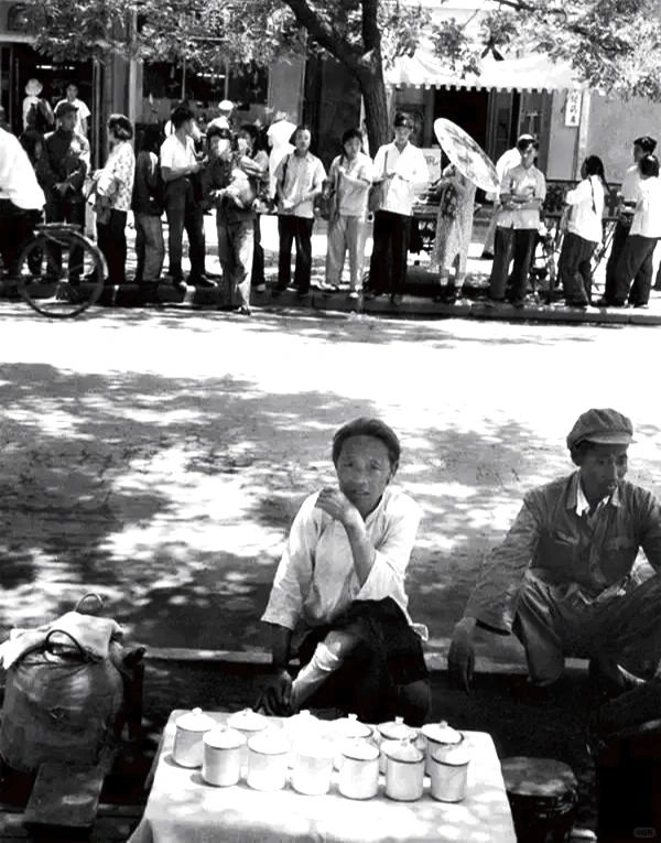 茶水摊｜1956年