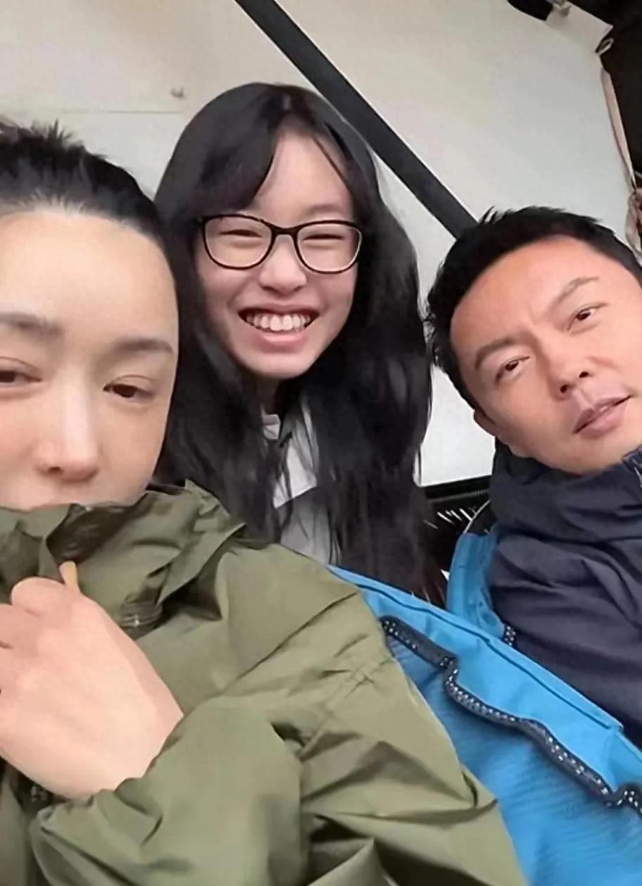 🔥谢苗41岁生日Vlog炸场！12岁女儿身高直逼老爸，网友：这基因是祖传buf