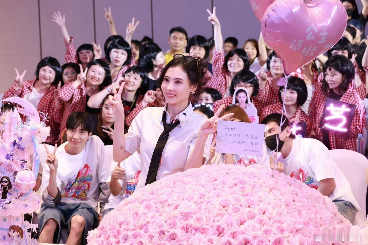 张柏芝送宝妈粉丝迪士尼门票2026生日会上暖心一幕格外动人，不少宝妈粉丝带着孩子
