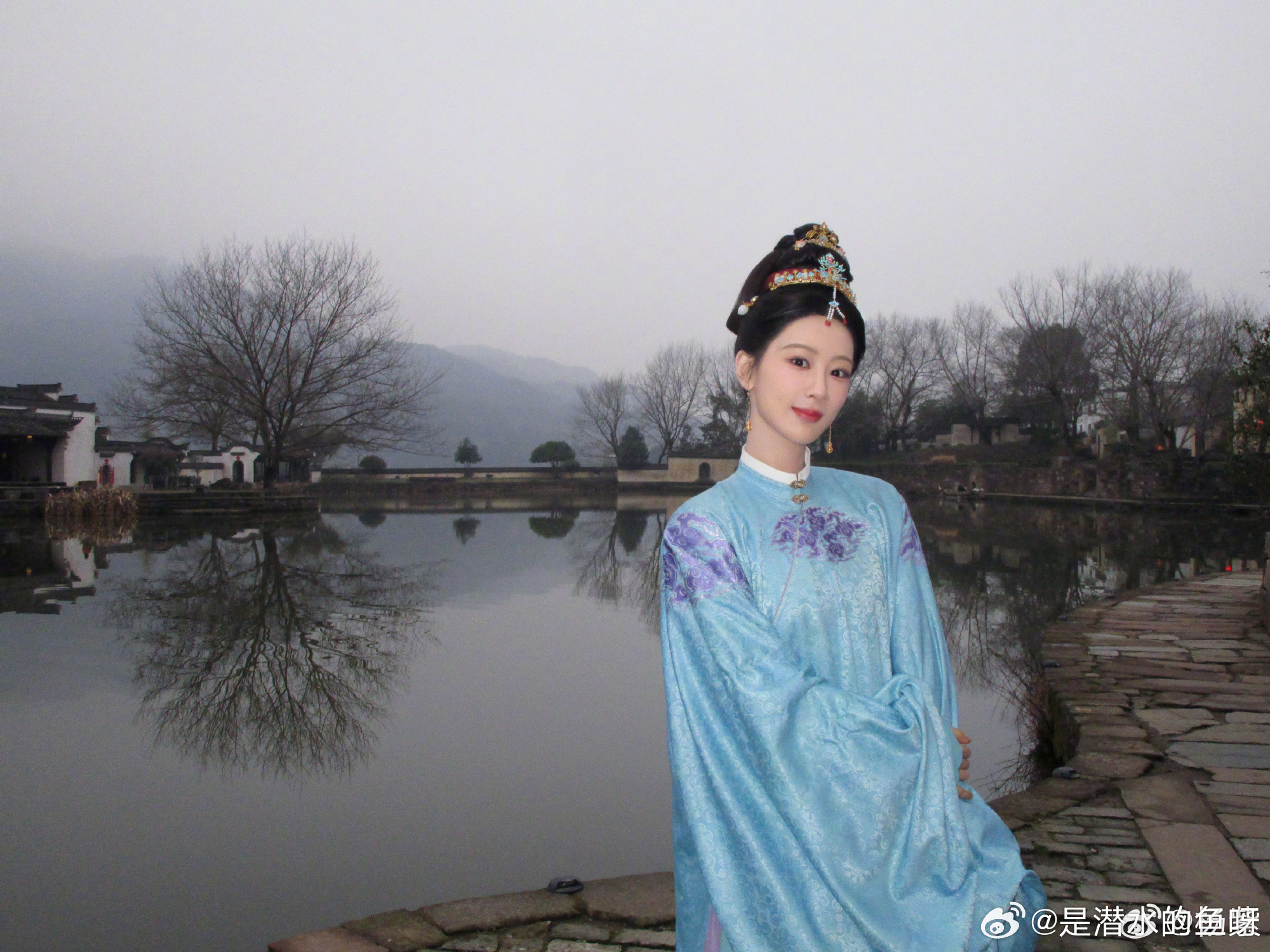 家业 李祯是墨色风骨，杨紫是满目温柔，一遇徽墨岁月，万般心动不止。杨紫李祯【杨紫
