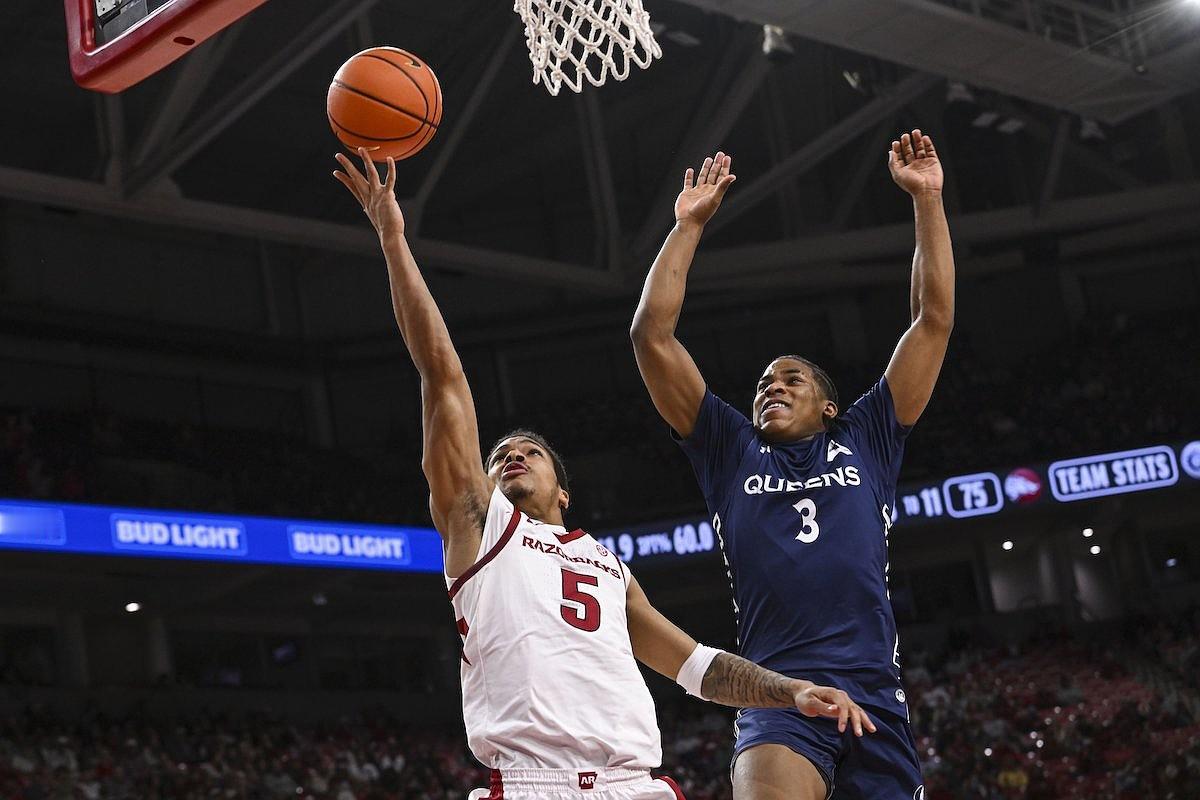 全美第14号种子阿肯色大学坐镇主场以108比80战胜了夏洛特皇后大学。本场比赛后