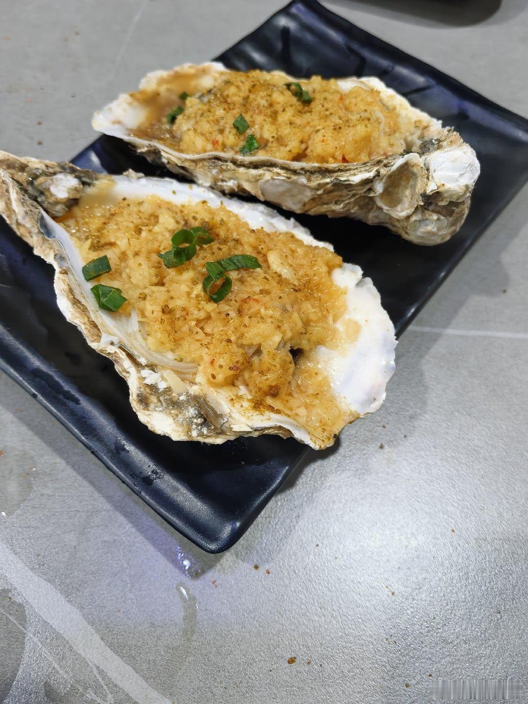 李爷减肥计划 减肥的第一百天。天冷的很，吃个社会主义小烧烤暖和暖和。羊排烤的有点