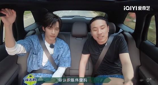 陈伟霆的性格，真的蛮讨喜的~

孙志胜一时兴起，冲ai发难：你认识陈伟霆吗？

