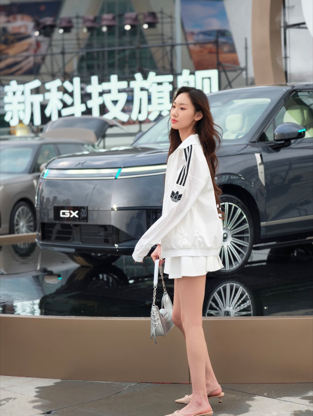 小鹏GX发布会 小鹏GX今天正式上市！之前预售价39.98万元+一堆权益，今晚是