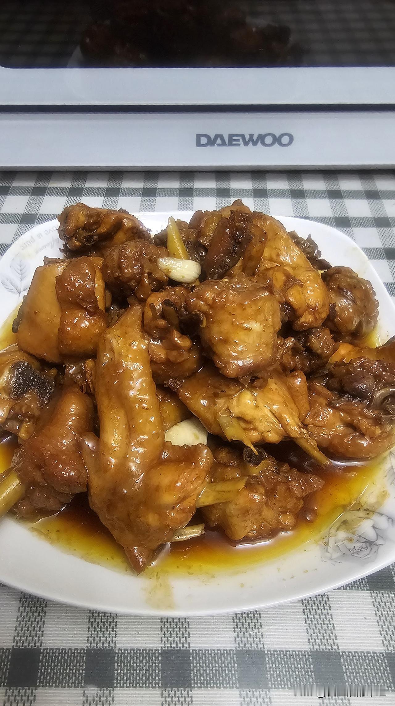 休息归休息，吃归吃，休息也要吃点好的。

下午去菜场买了一只鸡，本来准备买半只，