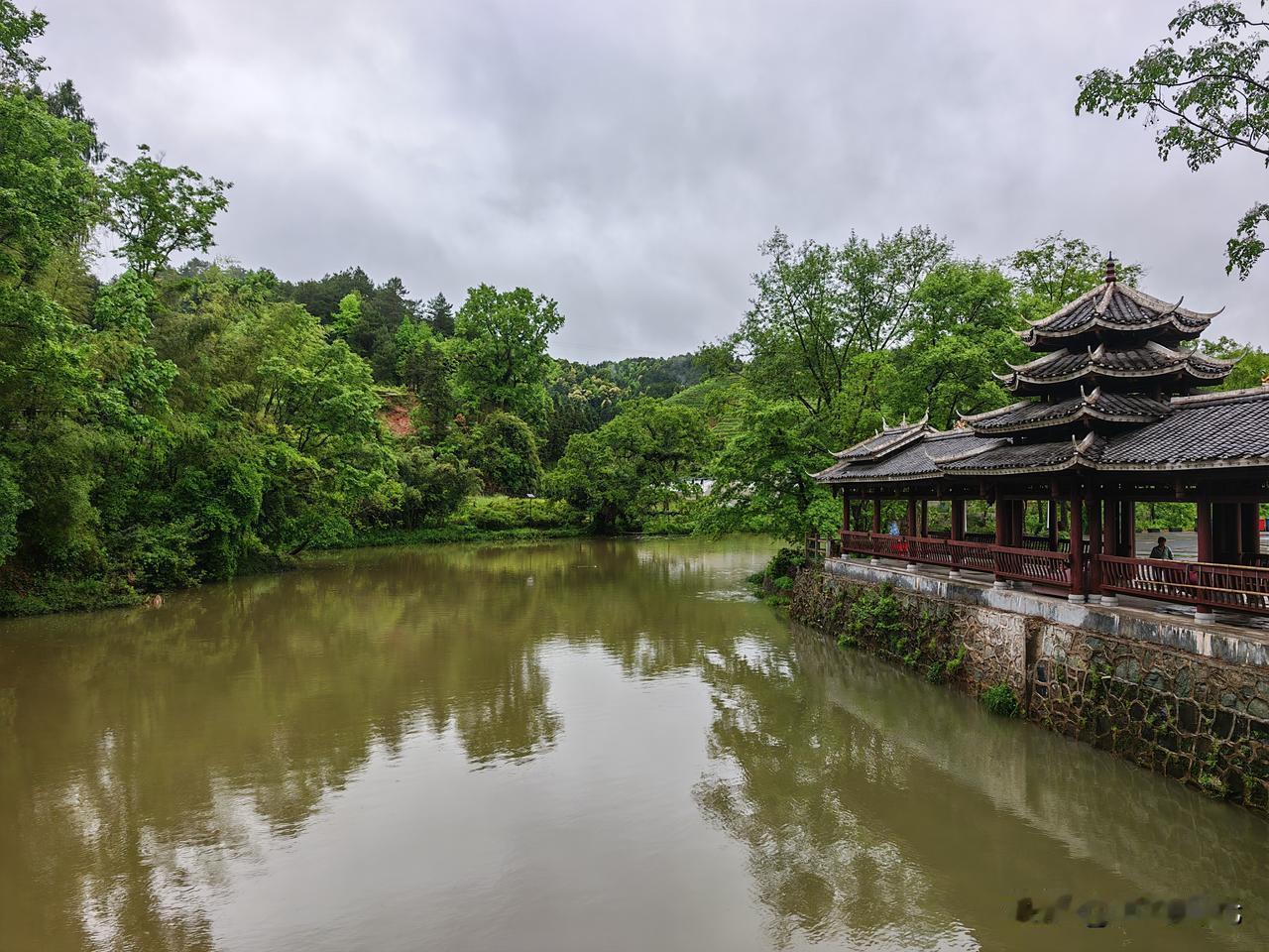 驻村日志：一早，村里老游就打来电话，问明天去村里不，他在鱼塘那里的厨房已经搞好了