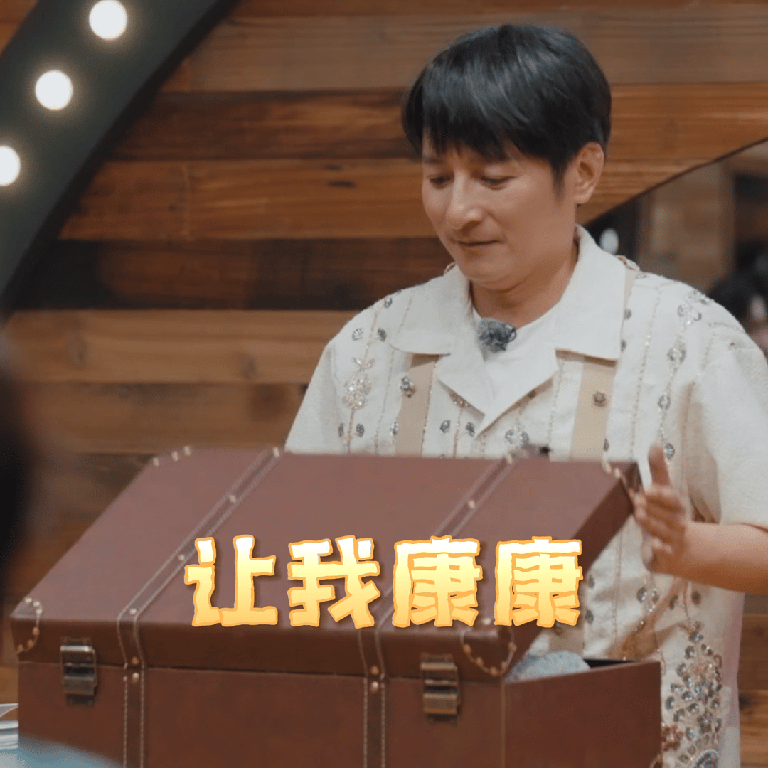 维嘉做足了做饭的功课看得出来维嘉哥对做饭这件事儿真的是下了功夫的 很用心的研究了