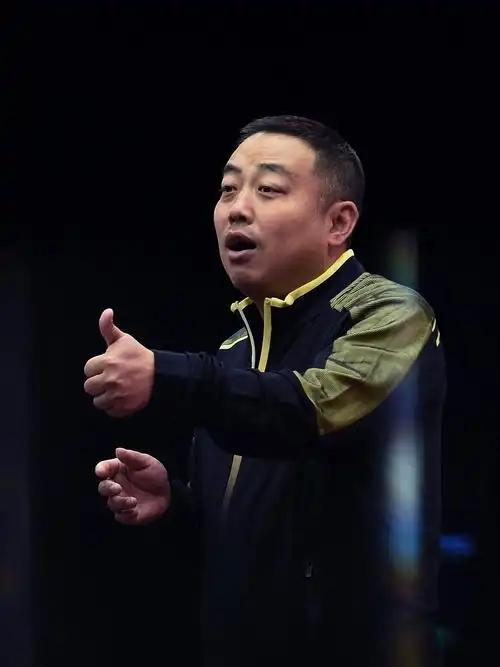 中国乒乓球队能统治世界乒坛这么多年，根本不是靠出了几个百年不遇的天才，而是靠一套