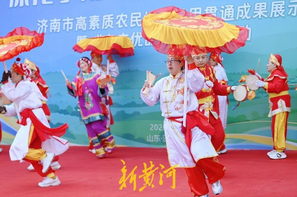 【商河鼓子秧歌扭出浓浓年味】2月7日上午，济南市高素质农民培育学用贯通成果展示暨