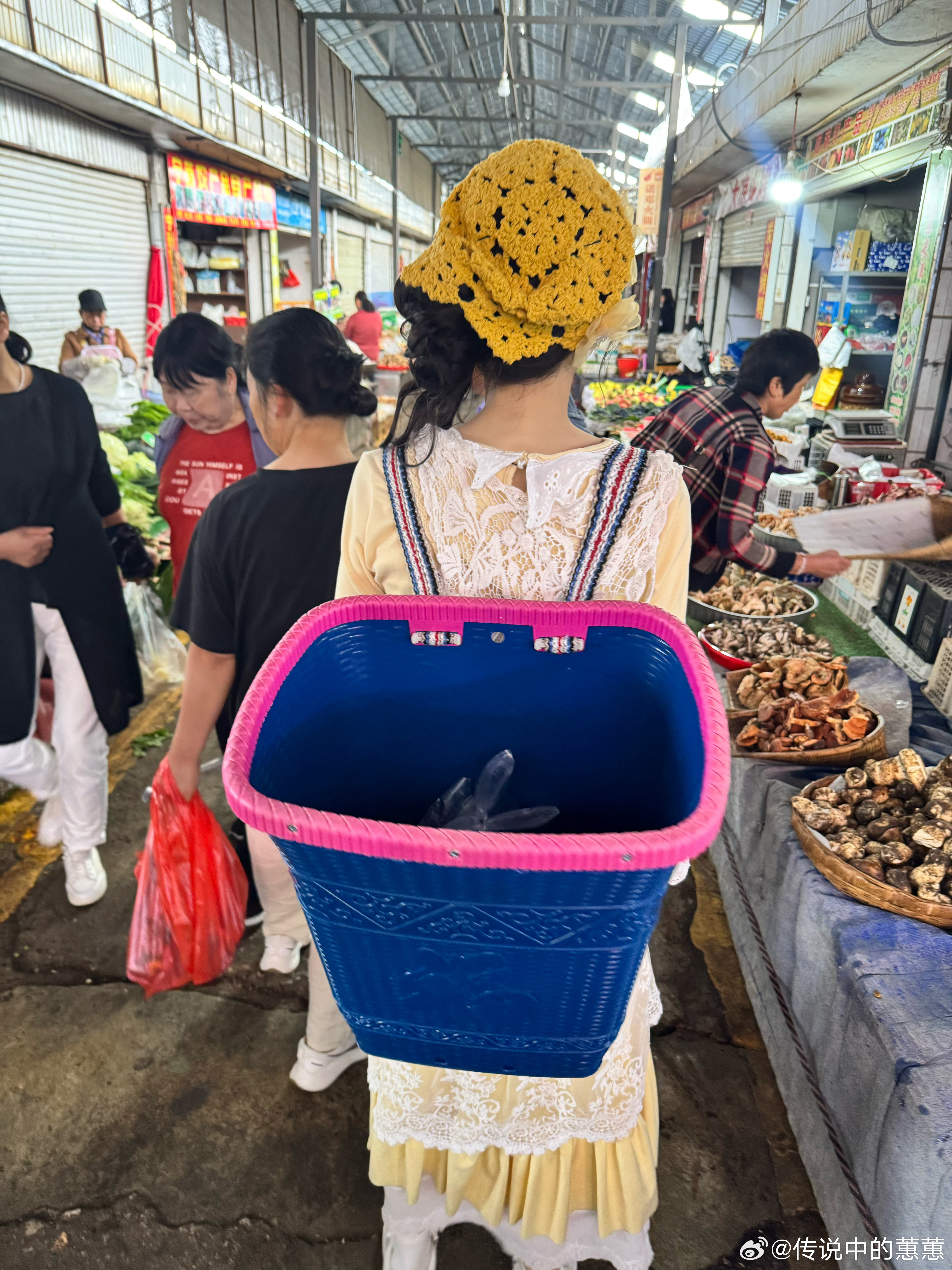完全融入丽江大市场✌🏻王子瑜：哇媳妇儿！你今天好像个小姑娘~哈哈哈哈哈哈哈哈 