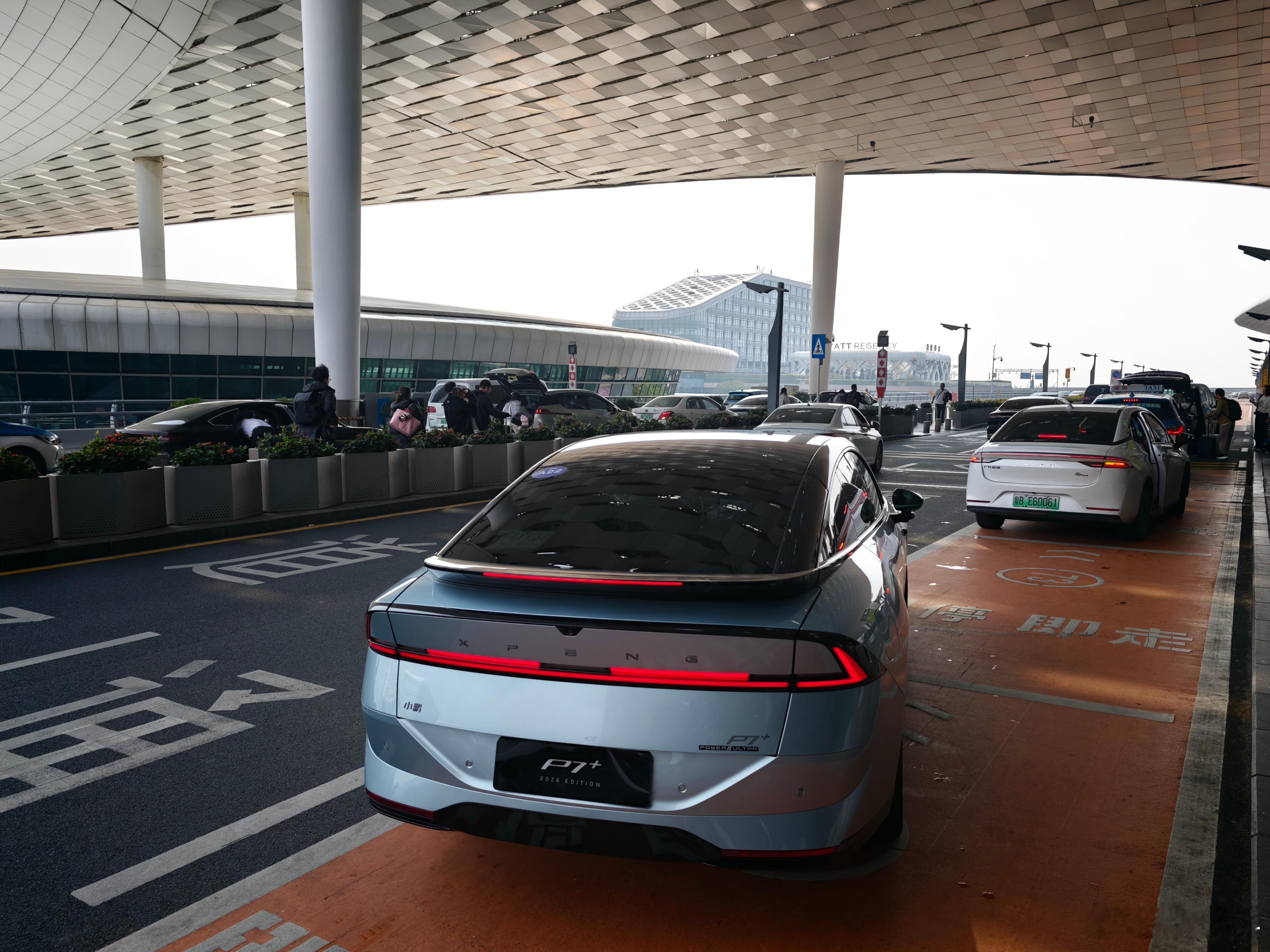 我只能说2026新小鹏P7+比之前老款的优势在电吸门，零重力座椅，HUD，全系可