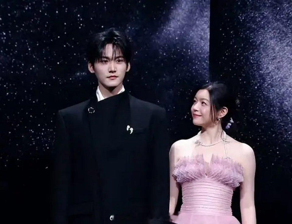 这对cp甩脸的那位上线了，对比下来女方太有风度了！陈妍希越来越好